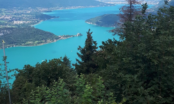 Lathuile Apartment | T2 lake Annecy view