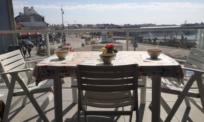 Quiberon Apartment | T2 sea view, secure entrance and parking, all on foot.