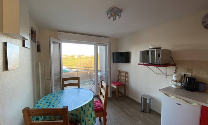 La Roche-Posay Apartment | T2 with terrace and Wi-Fi, near Thermes du Connétable