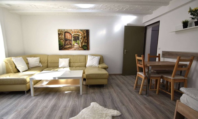 Troisdorf-West Apartment | T22a Central Basement Apartment Troisdorf