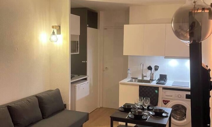 Bussy-Saint-Georges Apartment | T2D Apartment - Suite UR near Disneyland Paris