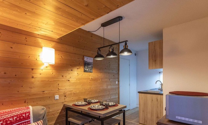 Cauterets Apartment | T3 Apartment with Terrace, Garden, and Pools in Cauterets