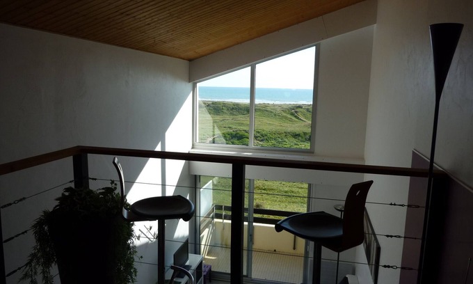 Saint-Jean-de-Monts Apartment | T3 DUPLEX FACING THE SEA AND DUNES - Sleeps 5 - Garage - 2nd and top floor