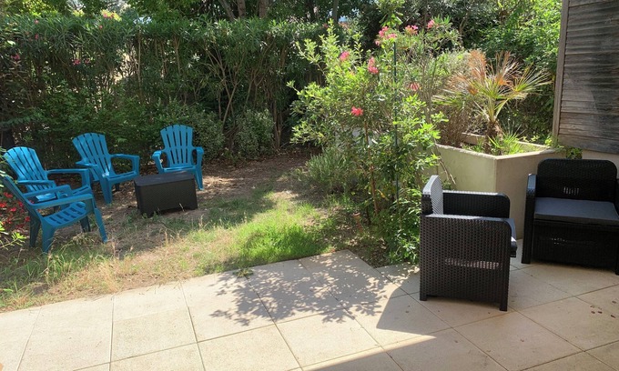 Bonneveine Apartment | T3 garden apartment with 100 m2 garden near the sea and Stade Vélodrome