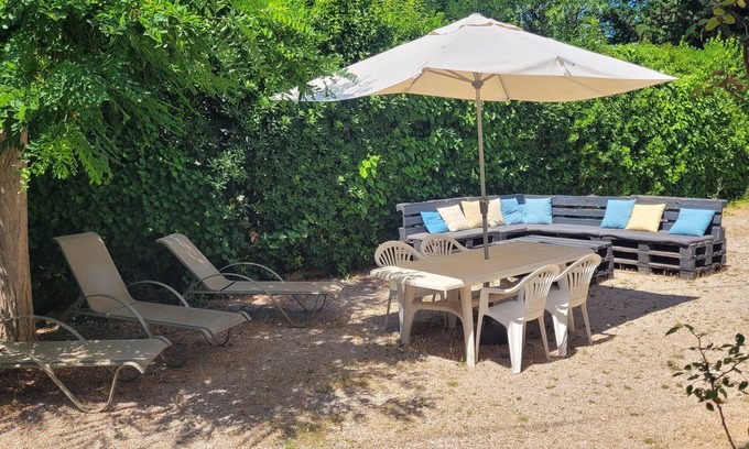 Saint-Cyr-sur-Mer Apartment | T3, terrace, garden, parking 80 m from the beach