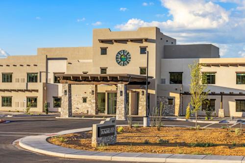 Clarkdale Hotel | Taawaki Inn