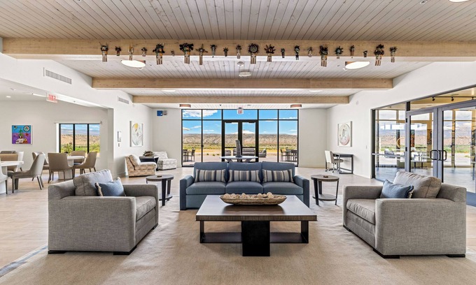Clarkdale Hotel | Taawaki Inn