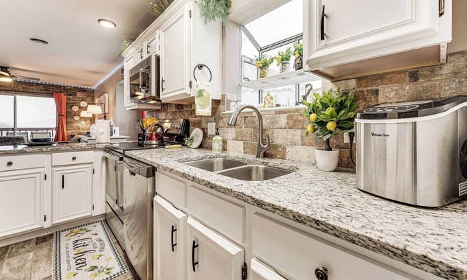 Indian Point Apartment | Table Rock Lake Views: Branson Family Getaway