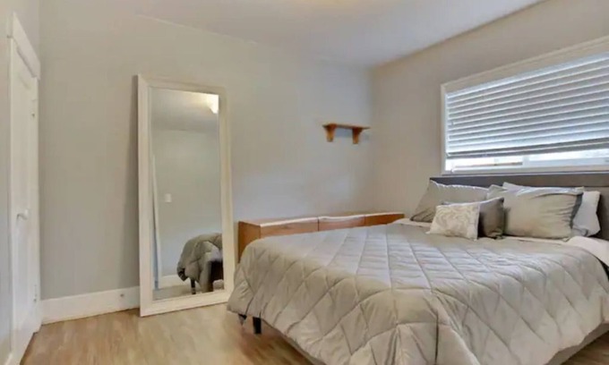 South Tacoma House | Tacoma-Cheaper than a hotel-sleeps up to 6!