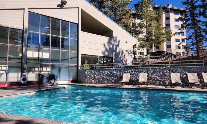 Tahoe Village Resort | Tahoe Ridge A Marvelous Holiday Inn Resort With Stunning Views
