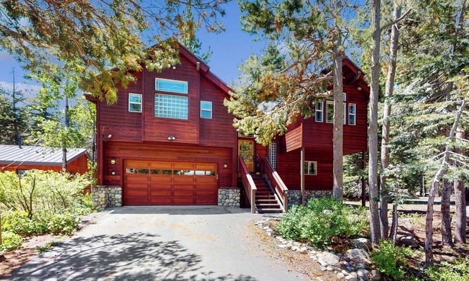 McKinney Estates Cabin | Tahoma Gem: Family fun! Walk to Lake, Steam Shower, Jacuzzi
