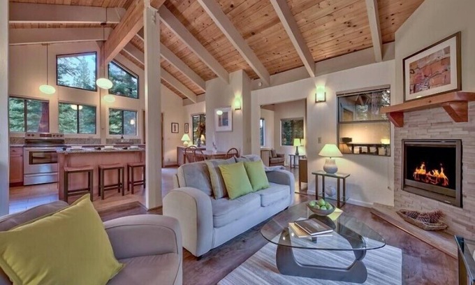 McKinney Estates House | Tahoma Treehouse in Tahoma