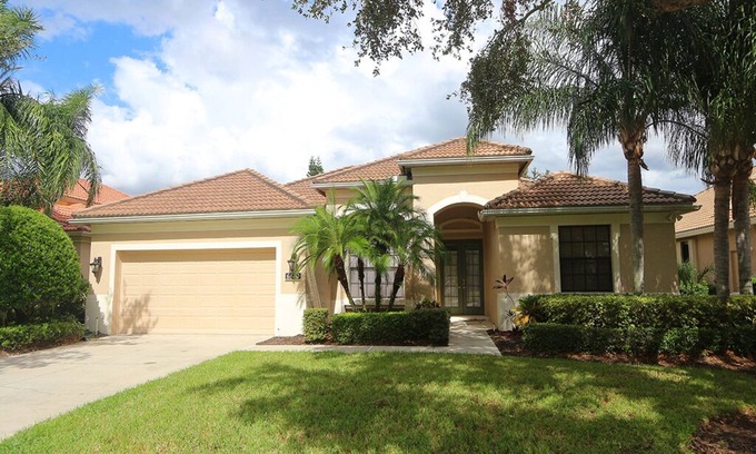Braden River House | Tailfeather Home on Golf Course by RVA: Stylish 4BR w Pool & Close to Beach