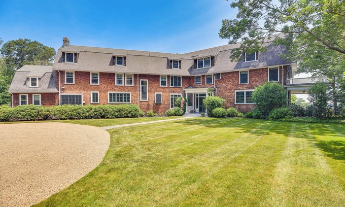 Saunderstown House | Take a 3 day Luxury stay in New England