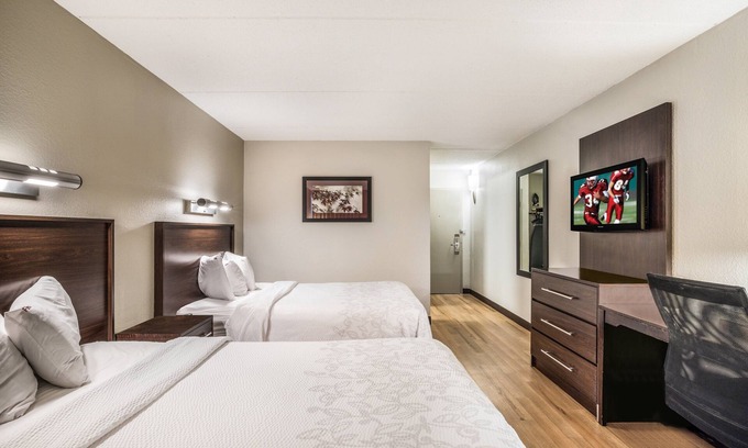 Woburn Hotel | Take An Amazing Vacation! Pet-Friendly Property, Near Liberty Ride Trolley Tour!