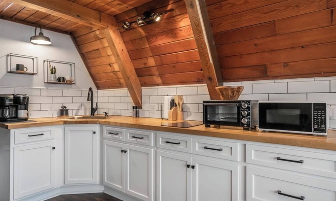 Centerville Cabin | Take it easy at this unique and tranquil getaway.