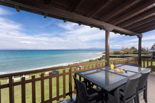 Polichrono Apartment | Take Me To The Sea - Beachfront, Starlink