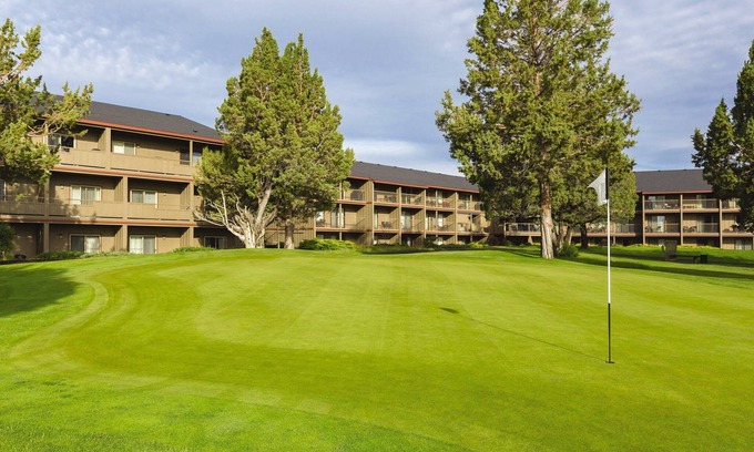 Redmond House | Tall mountains, deep rivers, beautiful vistas!