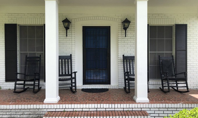Tallahassee House | Tallahassee's Hidden Gem - The BluManor!