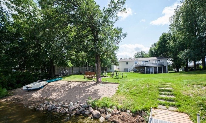 Pelican Rapids House | Tamarac Lake Home with Seven Bedrooms and Sand Beach