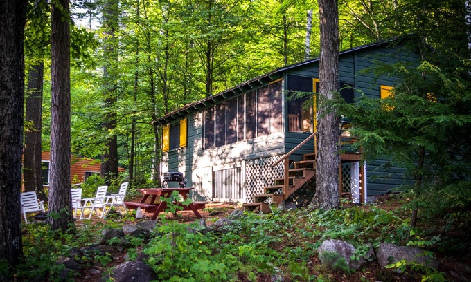 Paradox Cabin | (Tamarack) Charming Seasonal Cabin Steps To The Beach