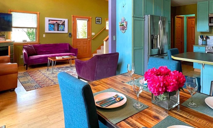 Leavenworth House | ‘Tamarack Haus' Hot Tub & EV Charging: Walk Dtwn!