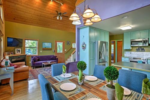 Leavenworth House | Tamarack Haus Hot Tub and EV Charging Walk Dtwn!