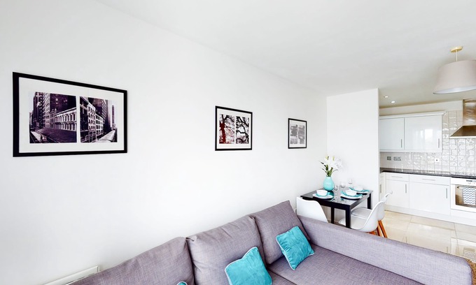 Hatfield Apartment | Tamblin Lodge - Bright, Modern, Fresh Apartment