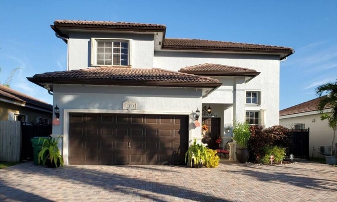 Country Walk House | Tamiami Two Story Luxury Pool Villa