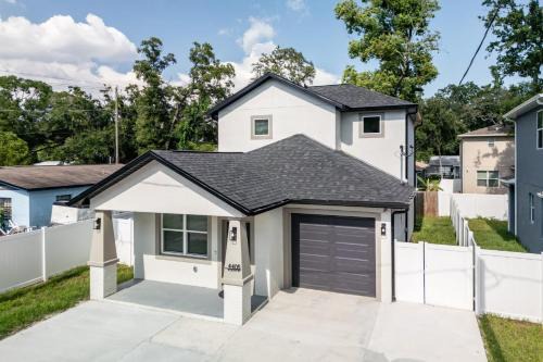 East Tampa House | Tampa 3BR Near Zoo & Cruise Port - Sleeps 8