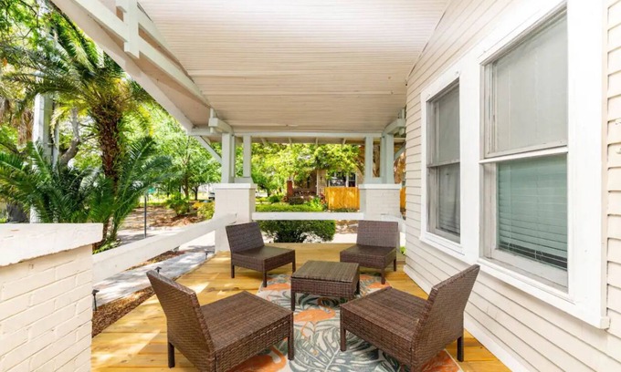 Seminole Heights House | Tampa Bungalow! Near zoo, airport, bush gardens & restaurants. Private backyard!