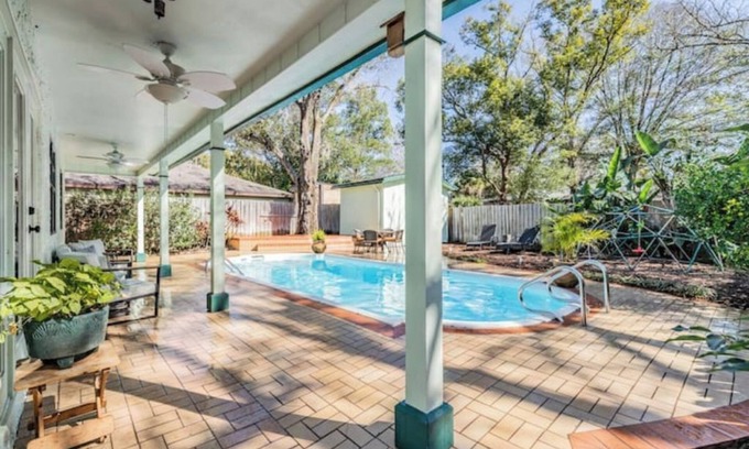 Forest Hills House | Tampa Pool & Golf Course Haven