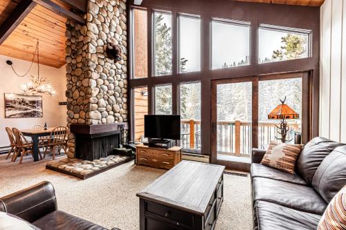 Peak 9 Apartment | Tannenbaum by the River 302 by Great Western Lodging