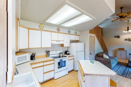 Kiwanda Shores House | Tanya's Beach Retreat