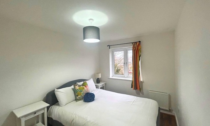Bray on Thames Ski Chalet | Taplow Spacious Stylish Four Bedroom Townhouse