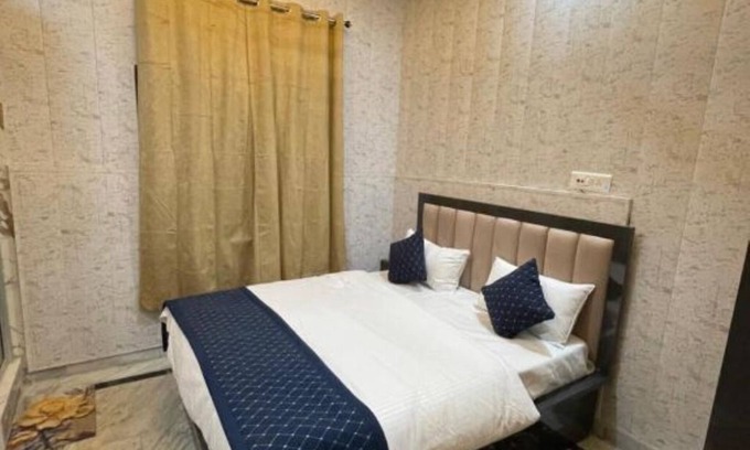 Agra House | Taran Bliss Home stay : Standard Double Room