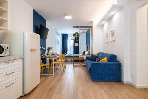 Marina di Pisa Apartment | Taro's Blue Sea Apartment by Pleiades Home