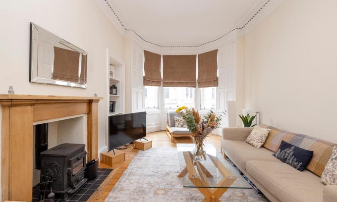 Bruntsfield Apartment | Tasteful 1-bedroom Apartment near Edinburgh Meadows