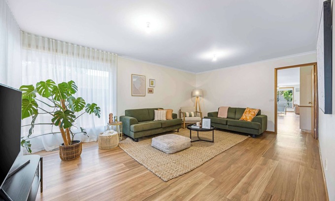 Alfredton House | Tasteful 3BR On Towong, Alfredton
