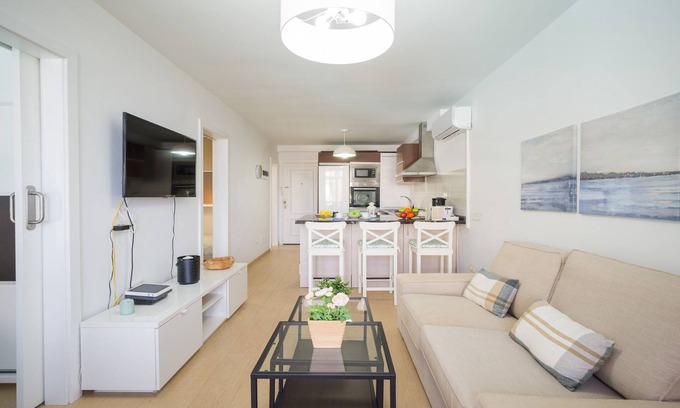 Patalavaca Apartment | Tasteful apartment in Mogán by the beach