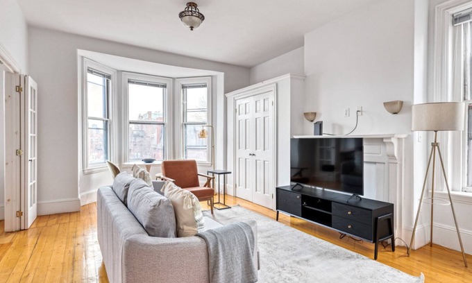 Back Bay West Apartment | Tasteful Back Bay 1BR, steps from Newbury & T, by Blueground