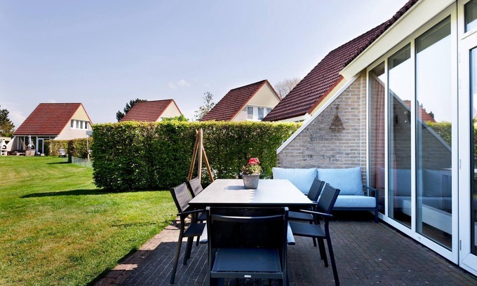 Vlagtwedde House | Tasteful holiday home in Groningen with jetty