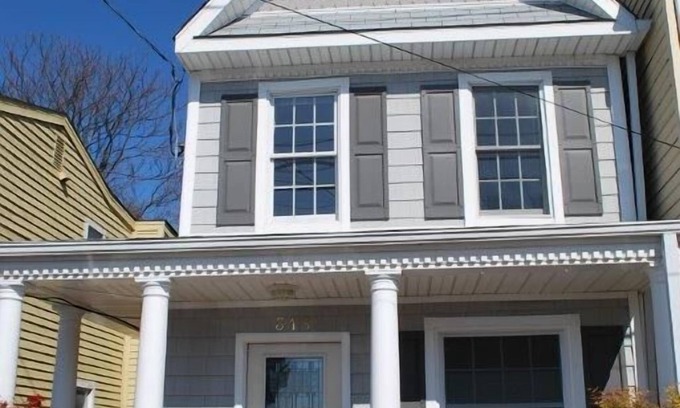 Eastport House | Tastefully decorated fully-equipped Eastport Annapolis house with water views