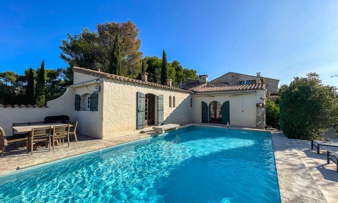 Les Baux-de-Provence Villa | Taureau - Three Bedroom Villa, Sleeps 6