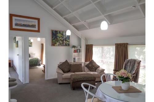 Tawa House | Tawa Retreat - Wellington Holiday Home