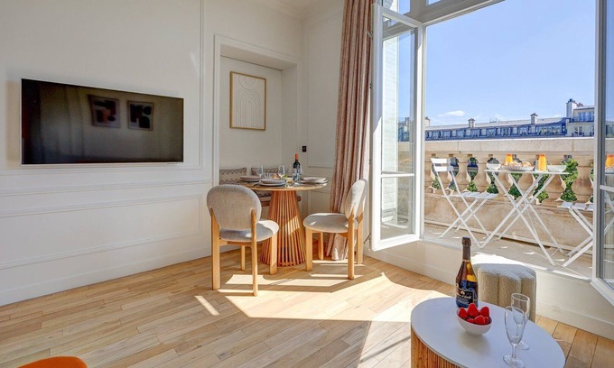 Faubourg-du-Roule Apartment | TBS 249 - Luxury apartment Avenue Champs-Elysées
