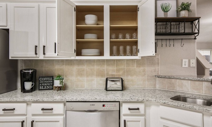 Allen House | TCH - 4 Bedroom 2 Bathroom Fully Furnished Home in Allen - SS