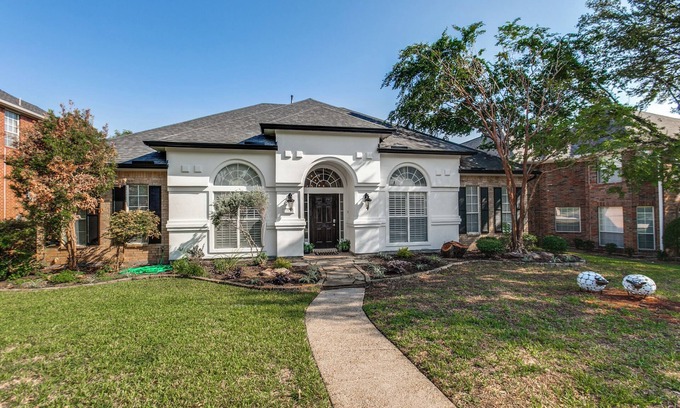 Plano House | TCH - Charming 4bd/3ba home in Plano with Office