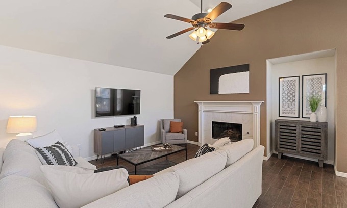 Far North Dallas House | TCH - Inviting 3bd/2ba home in Dallas with Office
