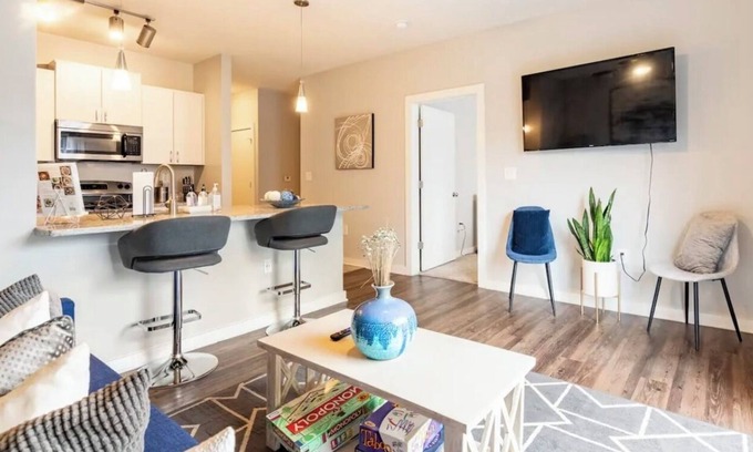 Inman Park Apartment | tCozy Retreat APT Inman Park, Right on the Belt-line - Free Parking, Gym & Pool